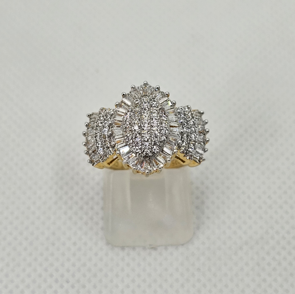 Glittering Diamond Simulant Cluster Ring 18k Vermeil Size 6 150$